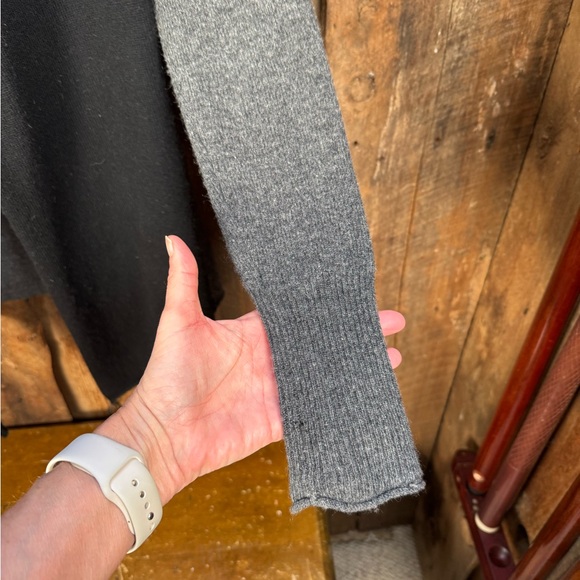 Bloomingdale’s 100% Cashmere Cardigan- size Small - Picture 3 of 9